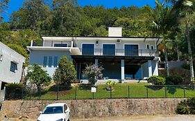 Casa com vista para o mar em Governador Celso Ramos